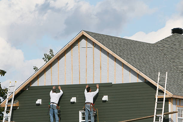 Professional Siding Contractor technician working in Far Hills, NJ
